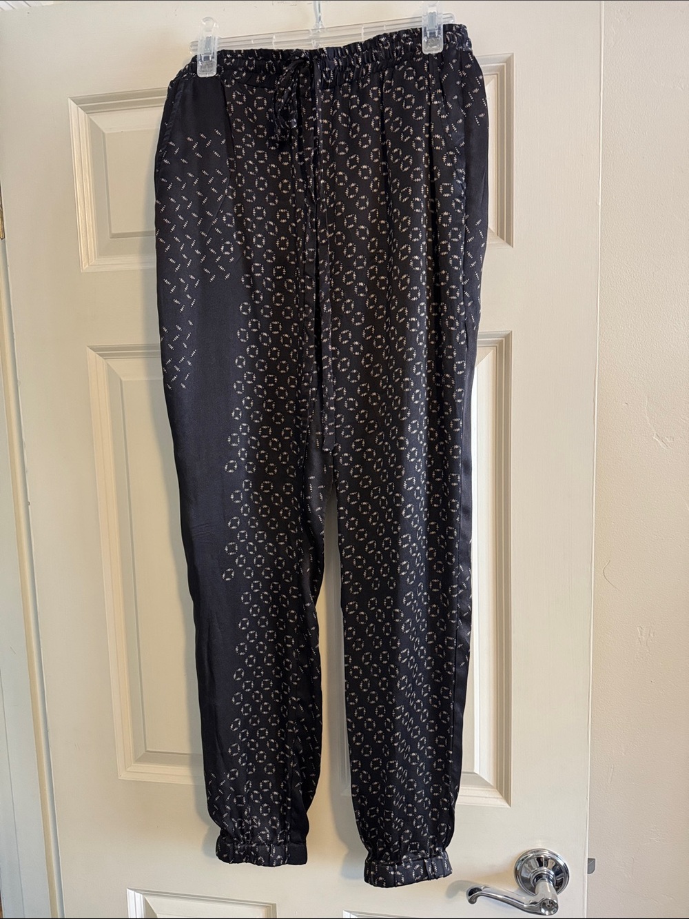 💯 % silk Black Printed Jogger Pants